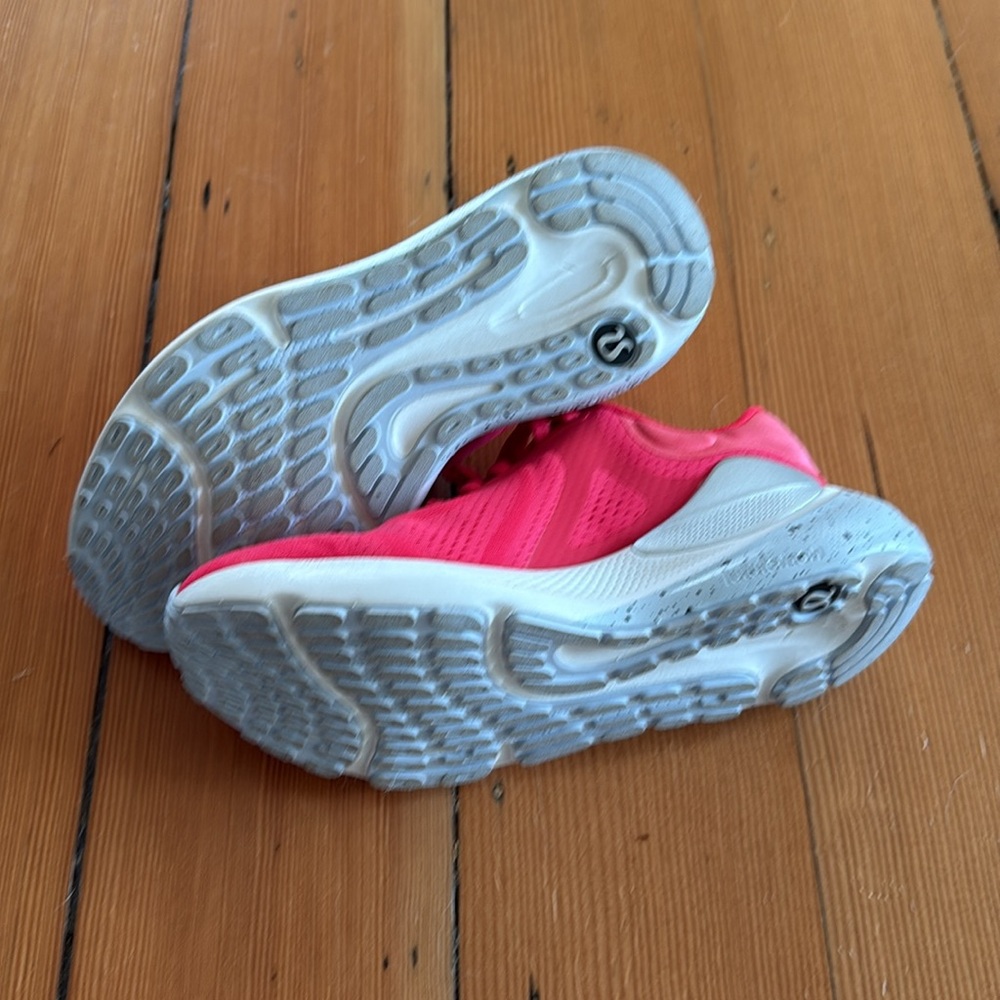 Lululemon Beyondfeel Runners Red Glow Women’s Size 7 - Picture 5 of 5